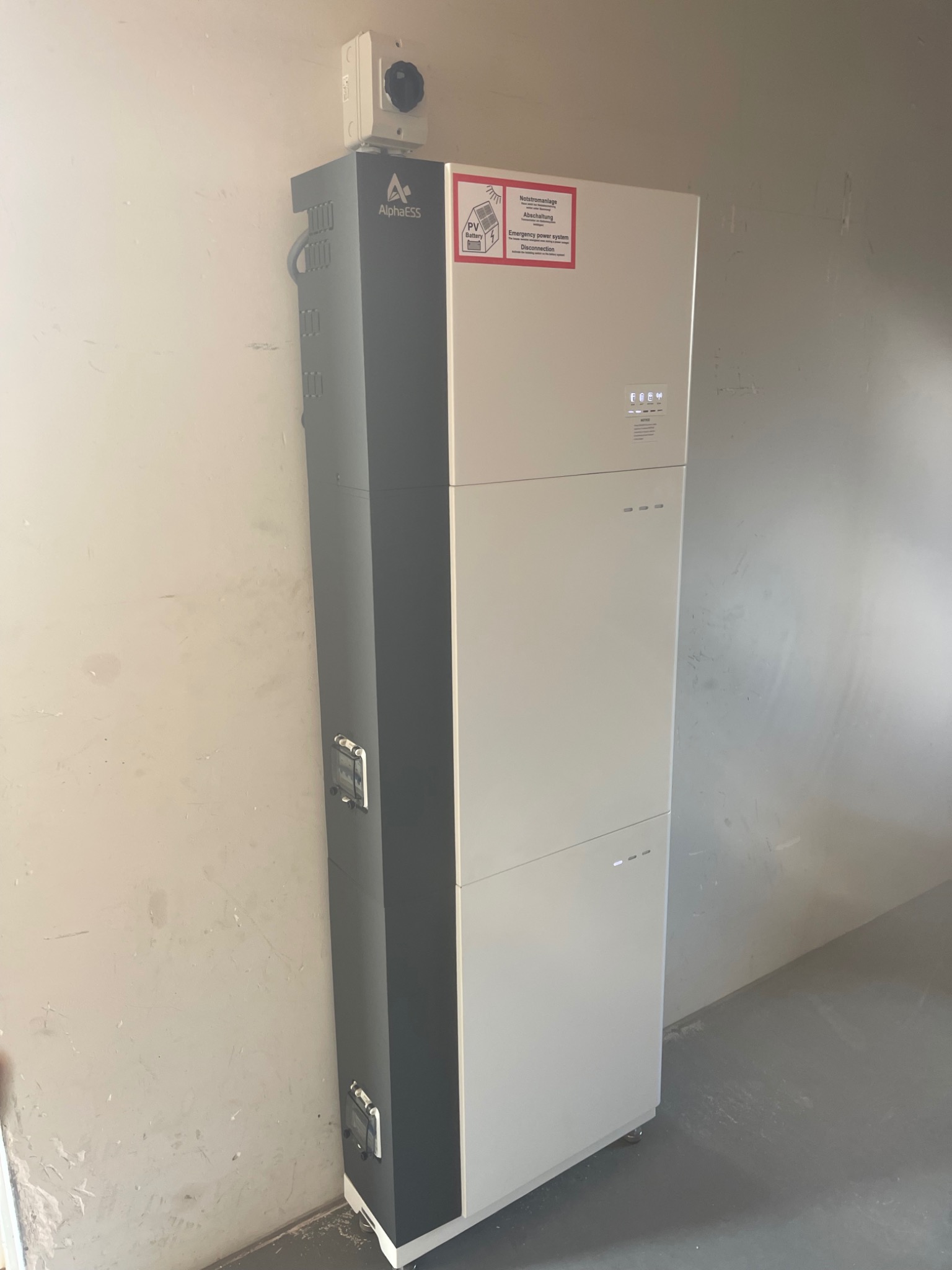 Recent door DBE gemonteerd AlphaESS batterijsysteem