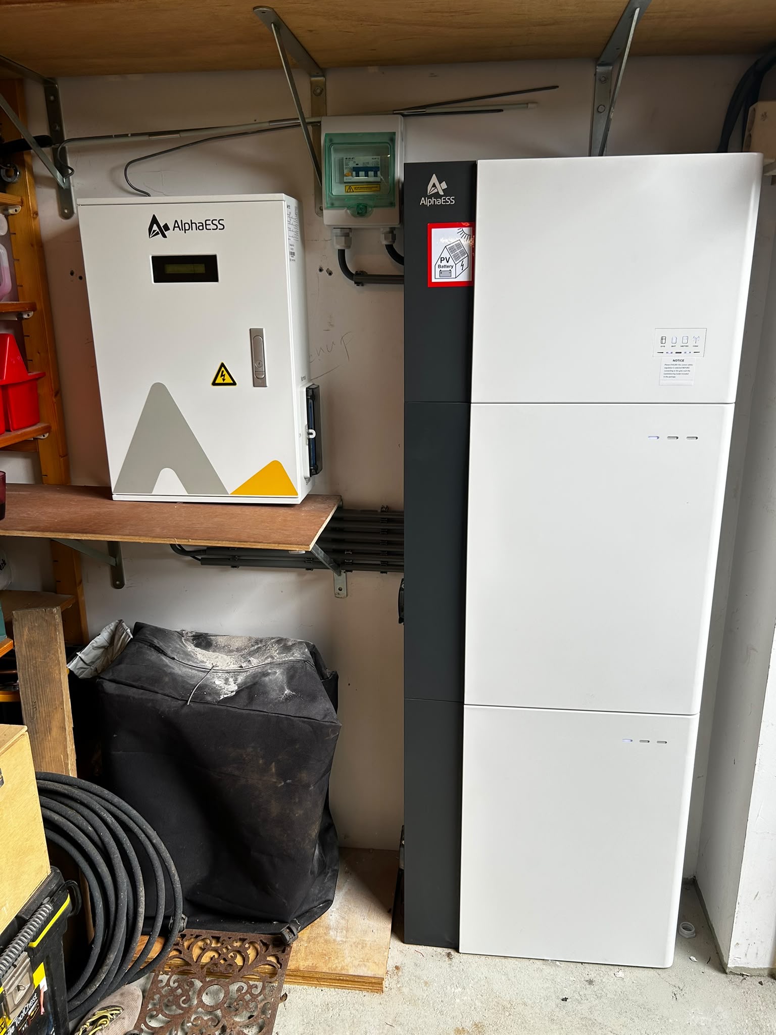 AlphaESS met back-upbox, geïnstalleerd door DBE