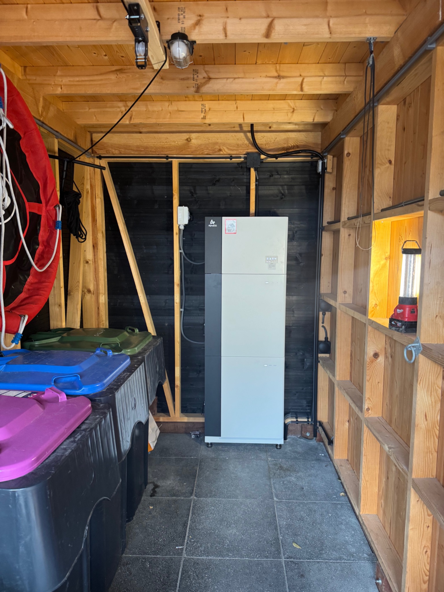 Energieopslag in de schuur, geïnstalleerd door DBE