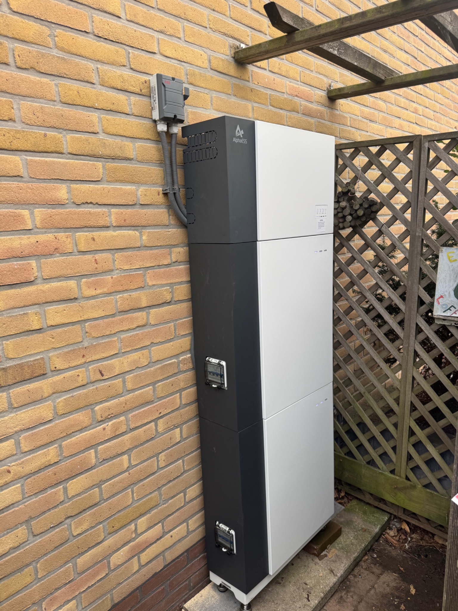 AlphaESS bij de woning, geïnstalleerd door DBE